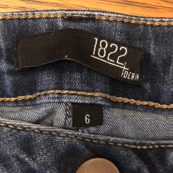 1822 Frayed Straight Leg Stretch Size 6 Jeans 5 pocket Casual Date Night Game - Picture 4 of 16
